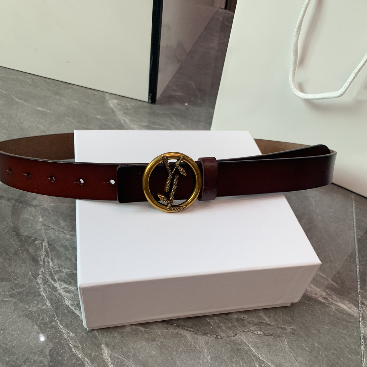 Luxurys women belts designers belt fashion mens and womens leisure high quality Vintage 2.8cm waistband gold buckle 8 styles good, As pics
Luxurys women belts designers belt fashion mens and womens leisure high quality Vintage 2.8cm waistband gold buckle 8 styles good, As pics