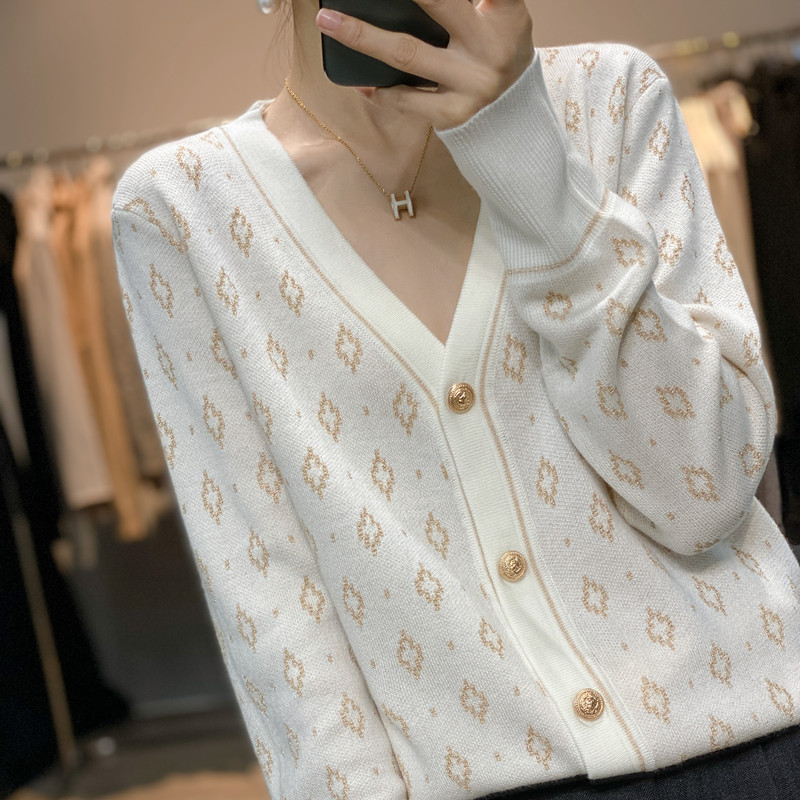 2022 New Lazy Wind Retro Sweater Coat Gentle Wind French Knit Cardigan Female Design Sense Niche Early Autumn, Black
2022 New Lazy Wind Retro Sweater Coat Gentle Wind French Knit Cardigan Female Design Sense Niche Early Autumn, Black