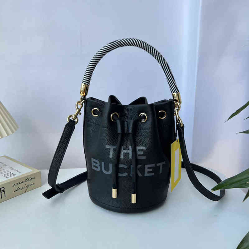 Designer Bag Marc Bucket Bag Crossbody Bags Womens Genuine Leather Shoulder Handbag Women Fashion All Match Classic Purses 19 19 23cm, Mag01 19*19*23cm
Designer Bag Marc Bucket Bag Crossbody Bags Womens Genuine Leather Shoulder Handbag Women Fashion All Match Classic Purses 19 19 23cm, Mag01 19*19*23cm