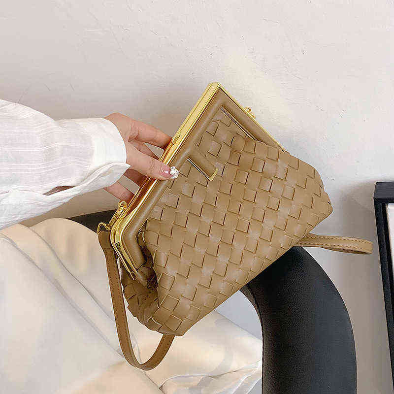 Handbags Texture French 2022 new women's single shoulder messenger clip buckle shell, White
Handbags Texture French 2022 new women's single shoulder messenger clip buckle shell, White