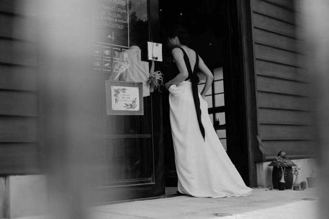 Vintage Black And White A Line Wedding Dress 2022 Fashion Open Back Simple Satin Garden Beach Bridal Gowns 18th Century Retro Bride Dresses Vestidos D