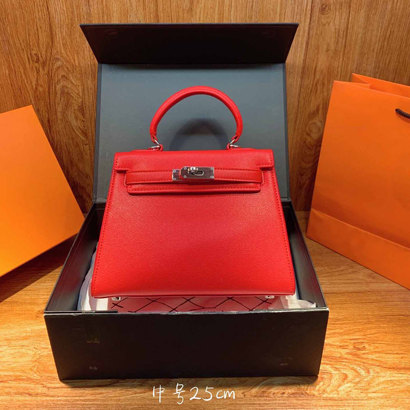 Handbags Designer bag Top Women Original Brand Fashion Luxurys designers leather clutch Handbags 25cm Gold Silver Buckle shoulder Bags wholesale, Black
Handbags Designer bag Top Women Original Brand Fashion Luxurys designers leather clutch Handbags 25cm Gold Silver Buckle shoulder Bags wholesale, Black