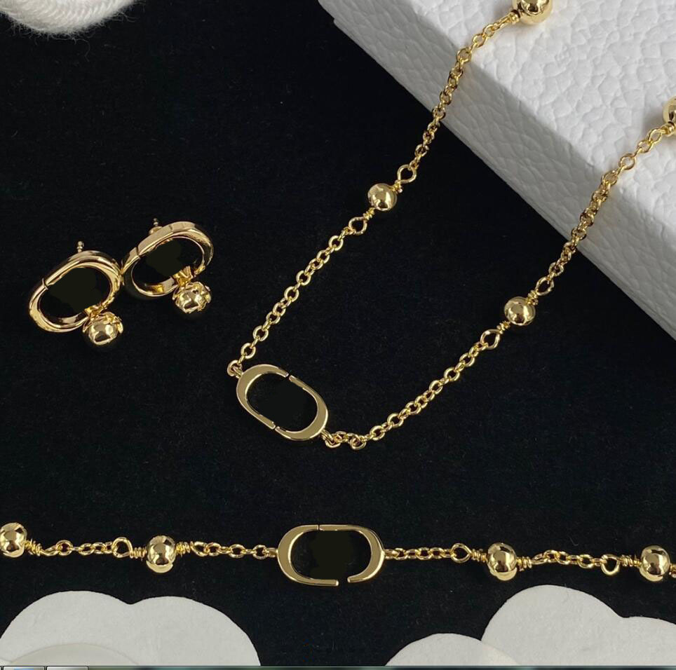 Designer Jewelry Gold Metal Beads Chain Letter Choker Statement Necklace Fashion Bracelet Women Lady Party Wedding With Box Gift
Designer Jewelry Gold Metal Beads Chain Letter Choker Statement Necklace Fashion Bracelet Women Lady Party Wedding With Box Gift