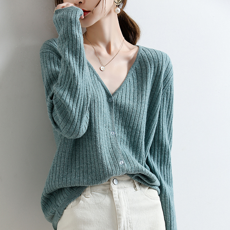 2022 Ladies Spring And Autumn New V-Neck Cashmere cardigan Sweater Casual Comfortable Fashion Long-Sleeved Cardigan Top, Green
2022 Ladies Spring And Autumn New V-Neck Cashmere cardigan Sweater Casual Comfortable Fashion Long-Sleeved Cardigan Top, Green