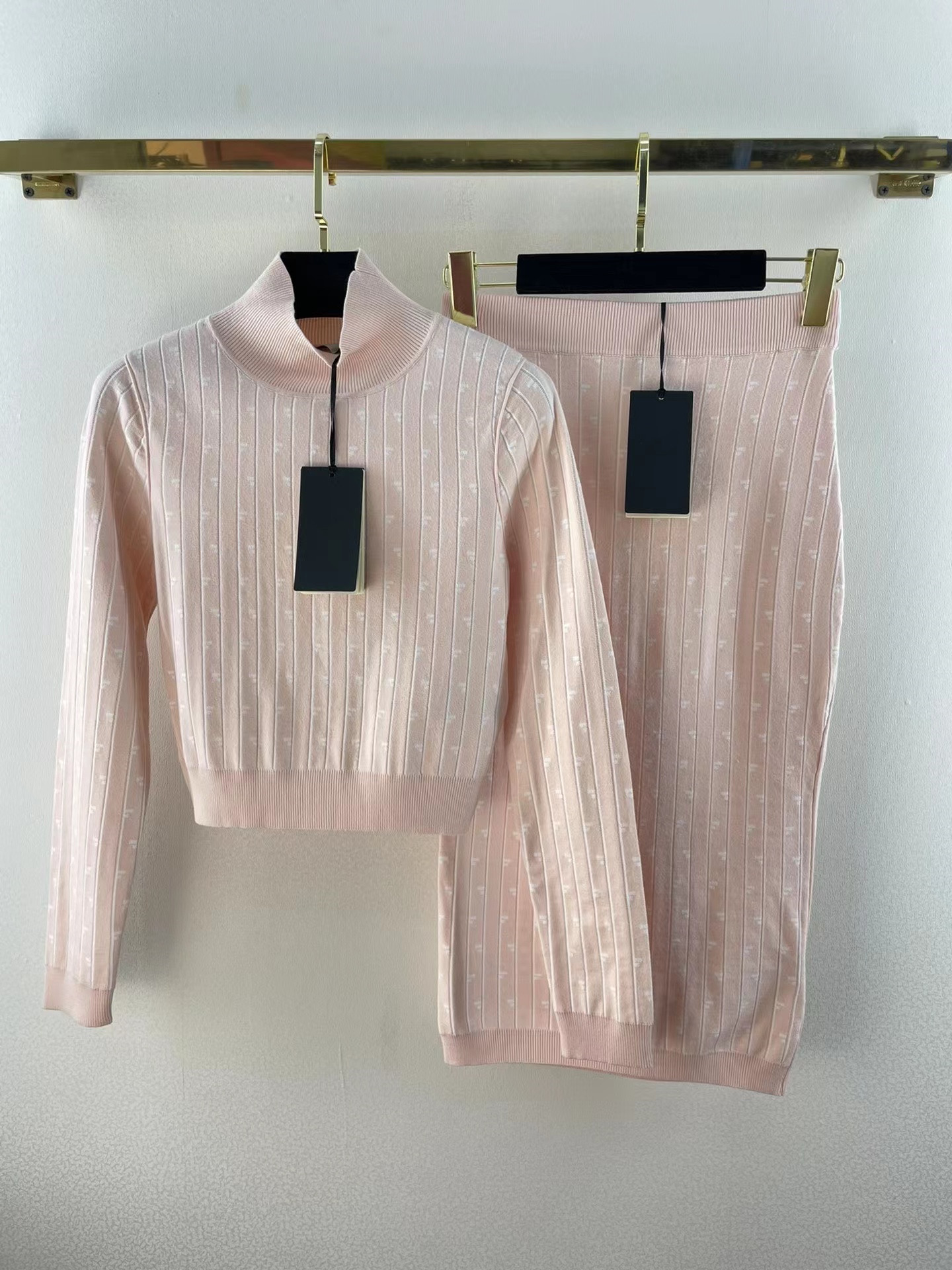 2022 New Autumn Winter Women's Two Piece Dress Stand Collar Long Sleeve Print Sweater And Skirts Brand Same Style 2 Pieces Sets 0818-23, Pink
2022 New Autumn Winter Women's Two Piece Dress Stand Collar Long Sleeve Print Sweater And Skirts Brand Same Style 2 Pieces Sets 0818-23, Pink