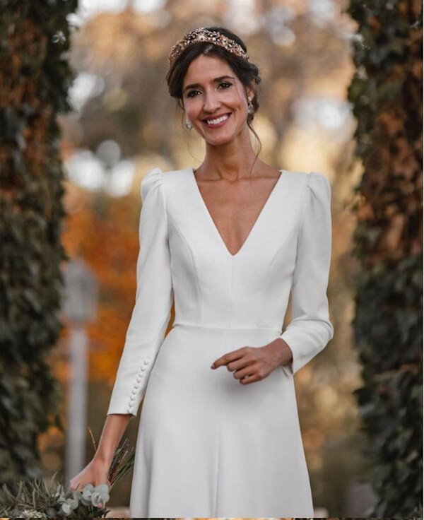 Long Sleeve Crepe Wedding Dress Modern Bohemian Elegant V Neck Open Back Front Split Beach Temple Bridal Gowns