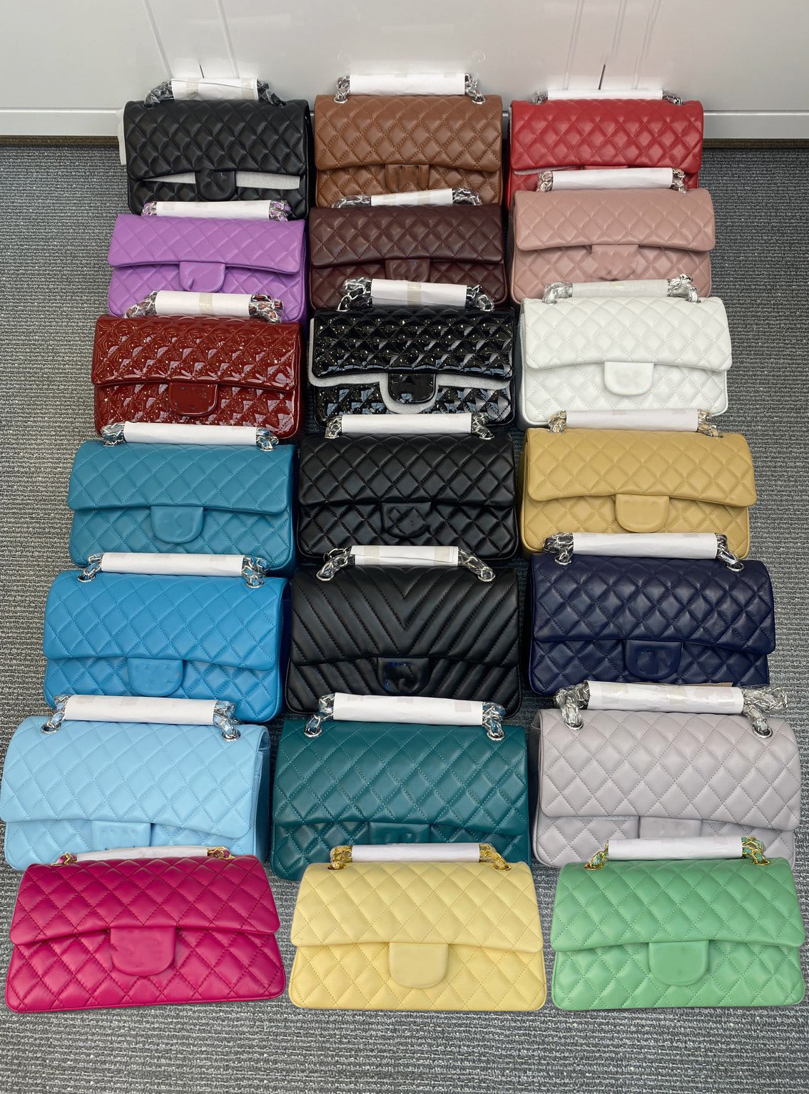 2S Classic 1112 double flip shoulder bag metal hardware chain designer bags sheepskin diamond quilting luxury quilting mosaic cruciform Sacoche Women Lambskin W82, Color 1
2S Classic 1112 double flip shoulder bag metal hardware chain designer bags sheepskin diamond quilting luxury quilting mosaic cruciform Sacoche Women Lambskin W82, Color 1