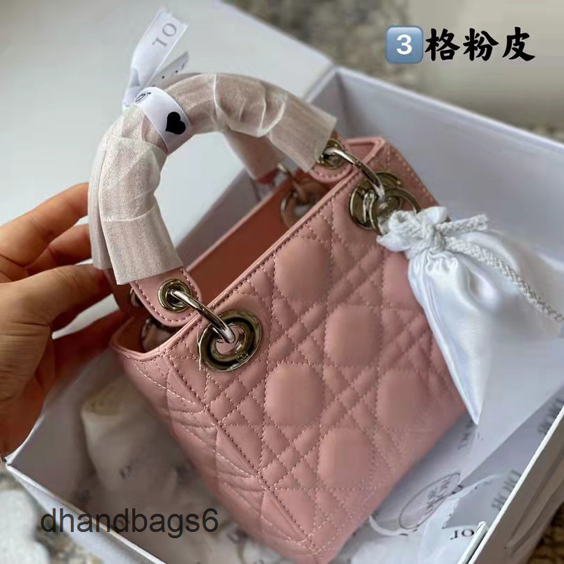 Three Handbag Chain Bags Women's Shoulder Small Diana Bag 2022 Chrislan d Portable Lady Diana One Messenger Fashion C511, Three grid silver red
Three Handbag Chain Bags Women's Shoulder Small Diana Bag 2022 Chrislan d Portable Lady Diana One Messenger Fashion C511, Three grid silver red