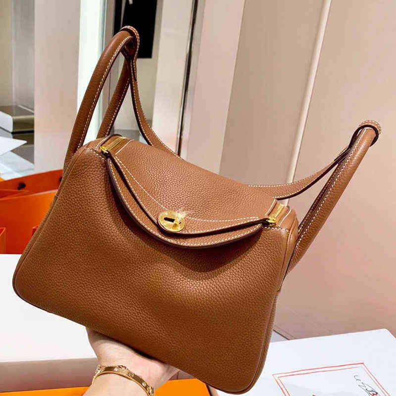 Designer bag classic brand Emmas Pure Manual Wax Line Imported Tc Pilindy Bag Doctor Genuine Leather Women's One Shoulder Handbag Medicine 568E, Elephant grey 26cm
Designer bag classic brand Emmas Pure Manual Wax Line Imported Tc Pilindy Bag Doctor Genuine Leather Women's One Shoulder Handbag Medicine 568E, Elephant grey 26cm