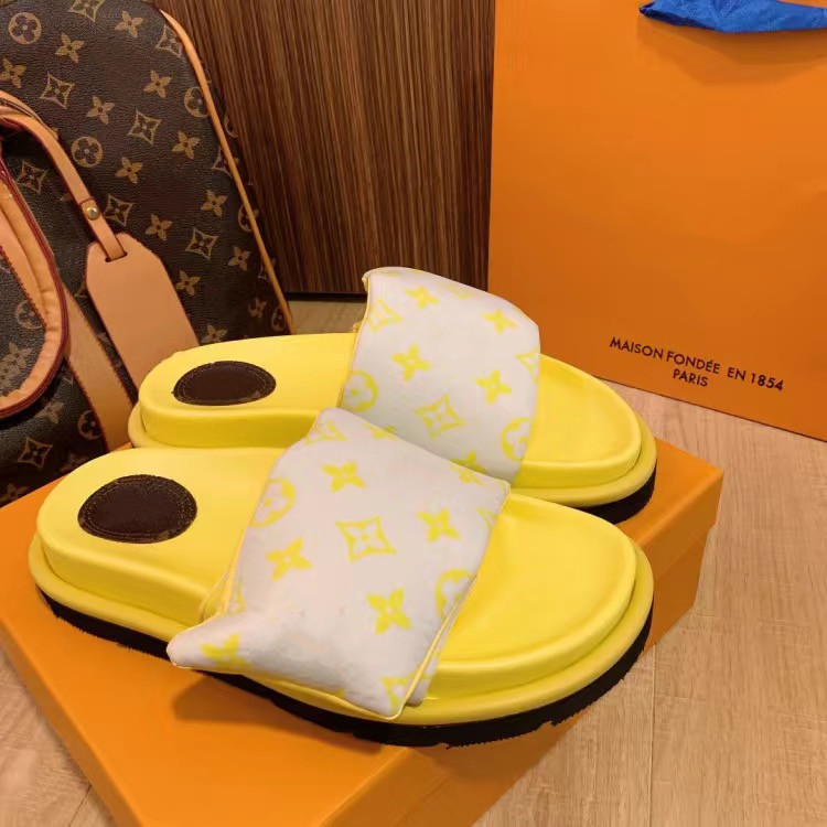 Luxury Pool Pillow Flat Comfort trainer Slippers Embossed Mules Designer Womens shoes Slides With Box nylon Cool Summer Slipper Sandals White printed slide 05
Luxury Pool Pillow Flat Comfort trainer Slippers Embossed Mules Designer Womens shoes Slides With Box nylon Cool Summer Slipper Sandals White printed slide 05