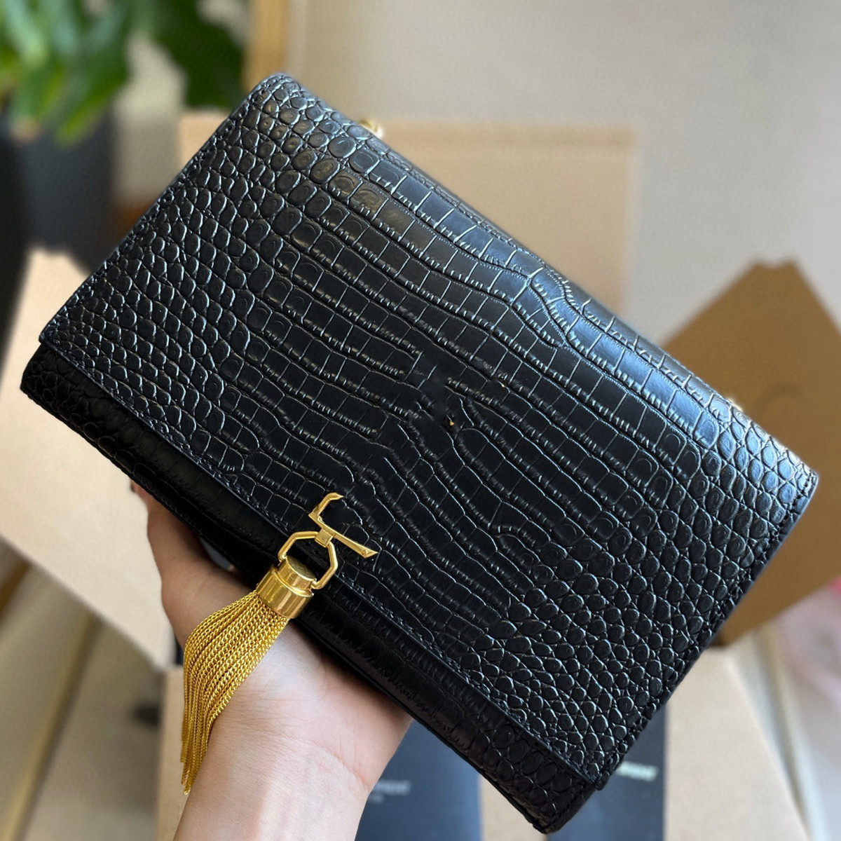High Quality Leather Handbag Comes tassel Chain Bag Women luxurys Fashion Designers Bags Female clutch Classic Girl Handbags size 22cm, White
High Quality Leather Handbag Comes tassel Chain Bag Women luxurys Fashion Designers Bags Female clutch Classic Girl Handbags size 22cm, White