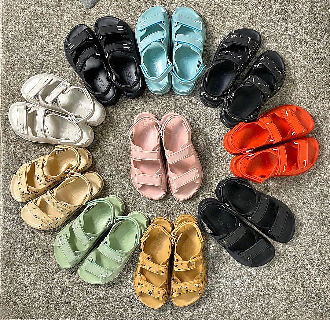 Buckle Sandals grandad sandals Dad caviar leather chain gold High Quality women Slippers Red White Black Crystal Calf quilted Platform Summe, 16
Buckle Sandals grandad sandals Dad caviar leather chain gold High Quality women Slippers Red White Black Crystal Calf quilted Platform Summe, 16