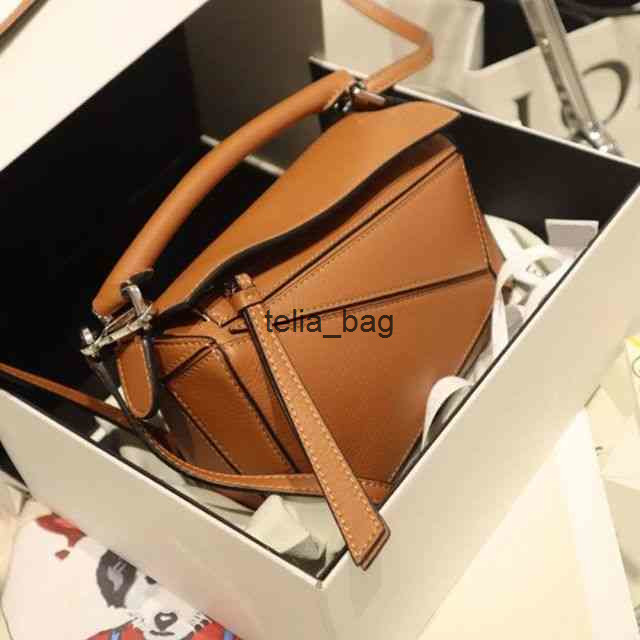 Bags Crossbody Loewees Designer Handbags Bag Splicing 2022 Lingge Geometric Mini Leather Women's Messenger Portable Large Capacity Soft, (sand mini) litchi grain cowhide (thin
Bags Crossbody Loewees Designer Handbags Bag Splicing 2022 Lingge Geometric Mini Leather Women's Messenger Portable Large Capacity Soft, (sand mini) litchi grain cowhide (thin