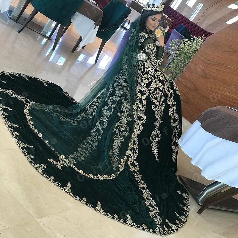 Middle East Arabic Dubai Muslim Wedding Dresses with Long Sleeve 2023 Hunter Green Gold Lace Applique Kaftan Caftan Bridal Gown