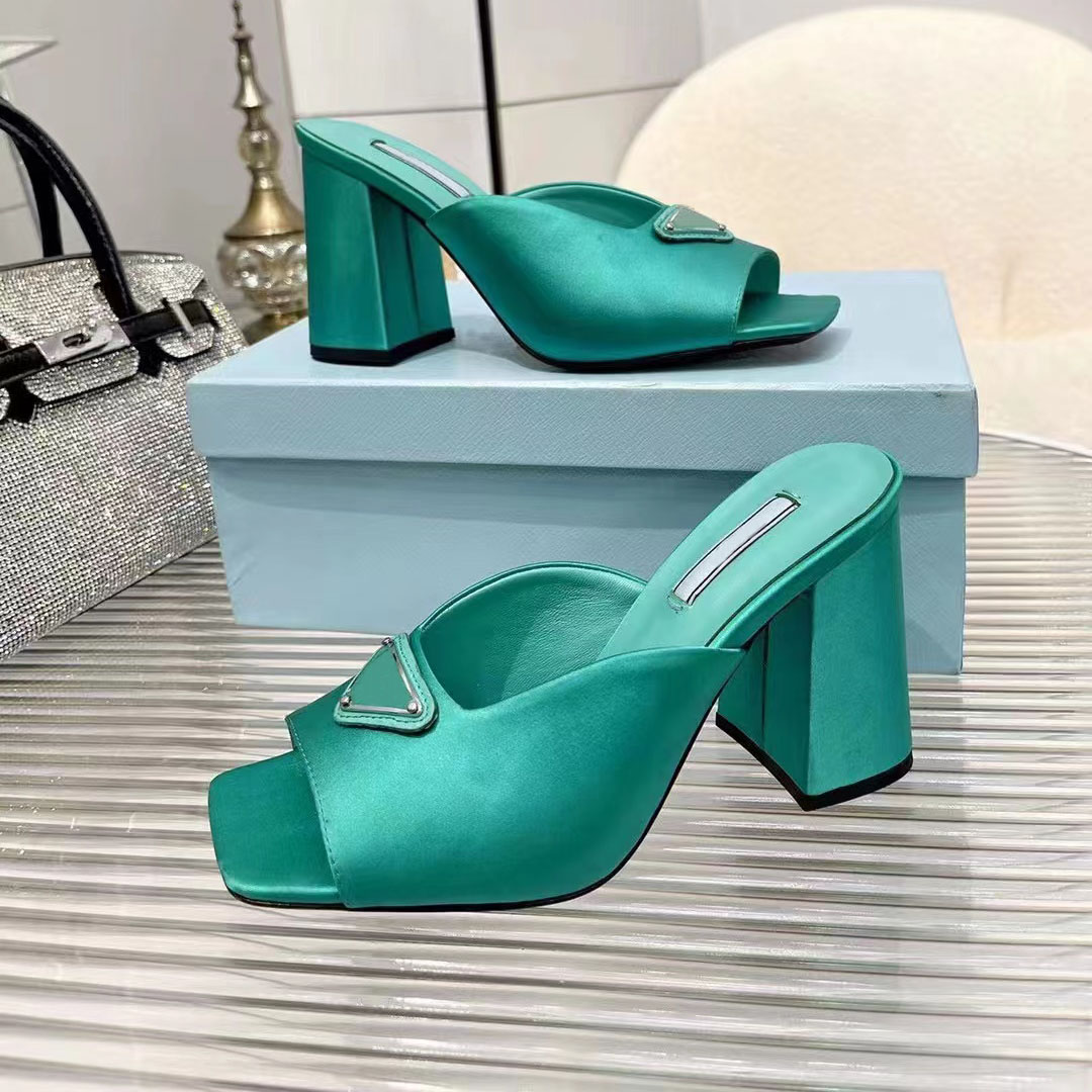 2022 Designer Princetown Slippers Genuine Leather Women Loafers Metal Chain Comfortable Casual Shoe Lace Velvet Slipper WIth Box, Black
2022 Designer Princetown Slippers Genuine Leather Women Loafers Metal Chain Comfortable Casual Shoe Lace Velvet Slipper WIth Box, Black