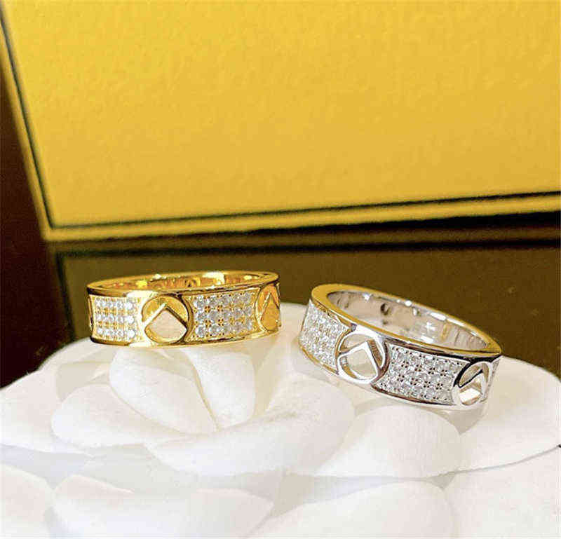 bai cheng Luxury Women Designer Ring Jewerly Fashion Casual Couple High Quality Brand F Classic Gold Silver Letters Mens Diamnond Rings For Laides
bai cheng Luxury Women Designer Ring Jewerly Fashion Casual Couple High Quality Brand F Classic Gold Silver Letters Mens Diamnond Rings For Laides