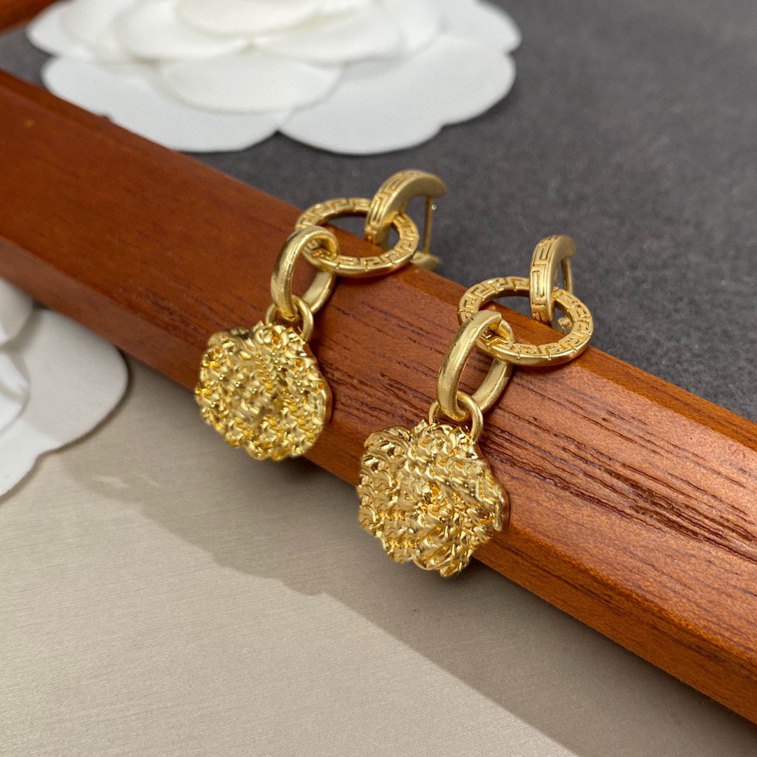 Luxury Designed Ladies Dangle & Chandelier Earrings Banshee Medusa Head Portrait 18K Gold Plated Women's Tassel Earring Designer Jewelry EVR56
Luxury Designed Ladies Dangle & Chandelier Earrings Banshee Medusa Head Portrait 18K Gold Plated Women's Tassel Earring Designer Jewelry EVR56