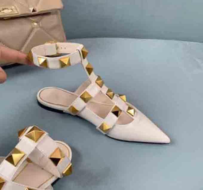 Sandals Women Party Shoe Ballerines louflat Roman Stud Ballet Flat Calfskin With Straps Rock Studded Lady Ankle Valentinoe''Valentinoity TuJ
Sandals Women Party Shoe Ballerines louflat Roman Stud Ballet Flat Calfskin With Straps Rock Studded Lady Ankle Valentinoe''Valentinoity TuJ