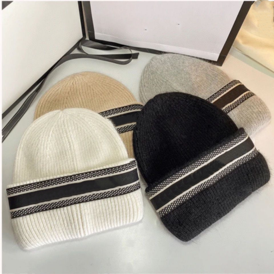 42 Autumn winter knitted hat rabbit hair thickened wool d letter designer ball cap high quality warm ear protection
42 Autumn winter knitted hat rabbit hair thickened wool d letter designer ball cap high quality warm ear protection