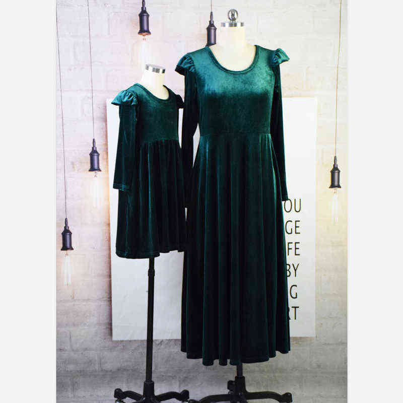 New Arrive Baby Girls And Mother Vintage Parent-Child Dress Autumn Female Long Sleeve O-Neck Velvet Dresses Femme Party Vestidos Y220819