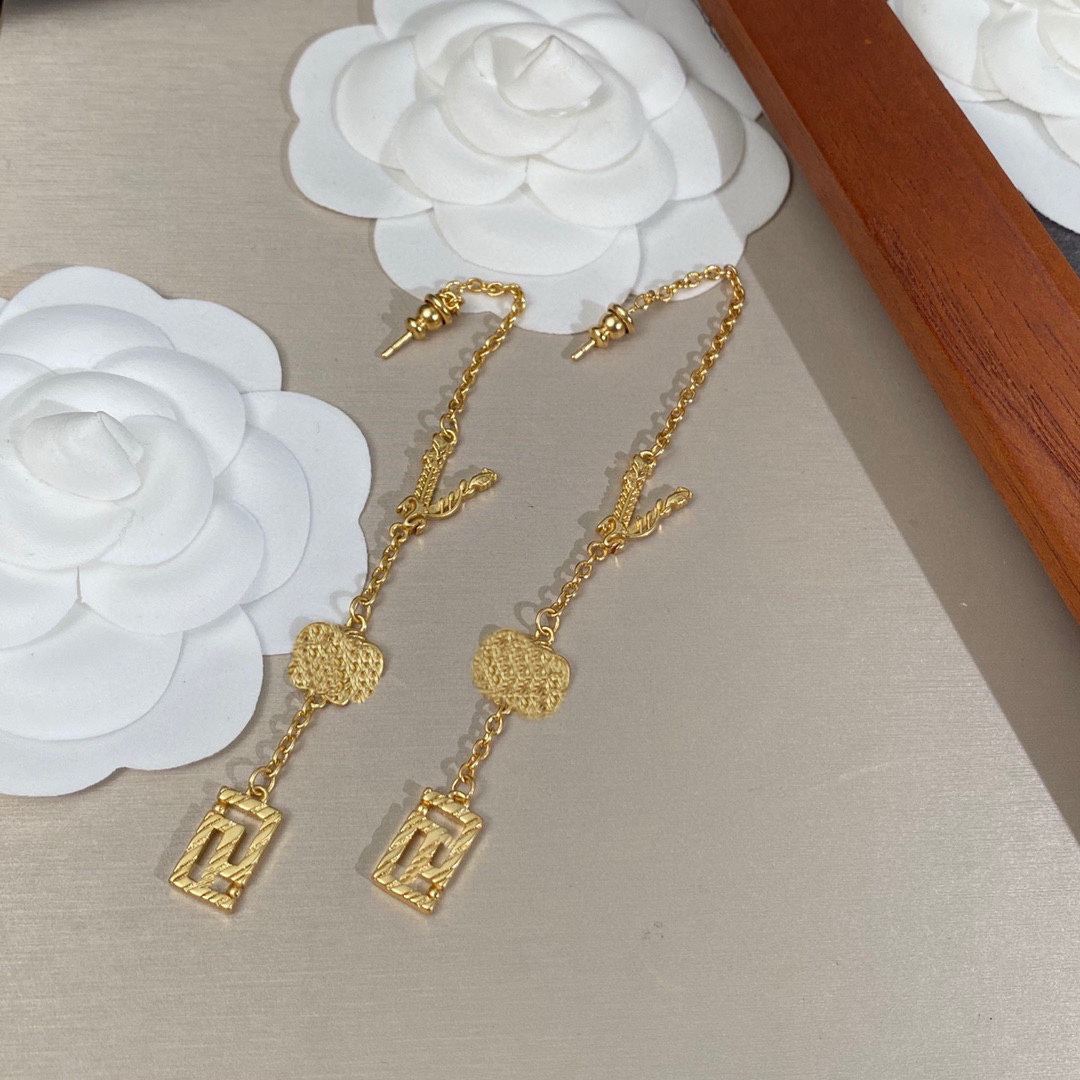 Simple Designed Ladies Safety Pin Brass Earrings Ear Studs pendant Banshee Medusa Head Portrait 18K Gold Plated Women's Greece Meander Pattern Designer Jewelry
Simple Designed Ladies Safety Pin Brass Earrings Ear Studs pendant Banshee Medusa Head Portrait 18K Gold Plated Women's Greece Meander Pattern Designer Jewelry