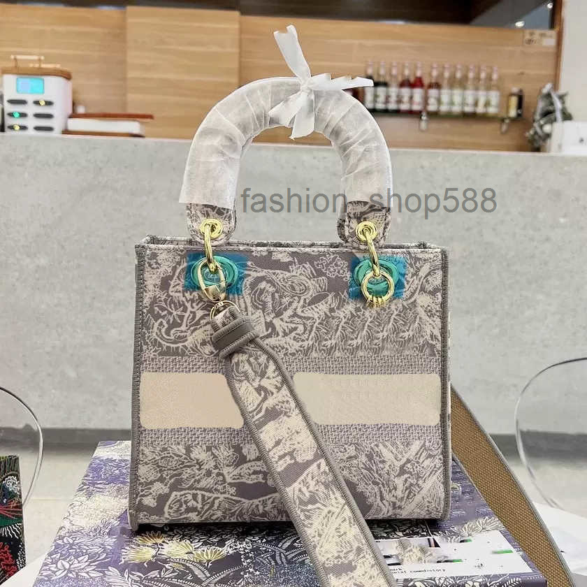 Luxury Handbags Designer Tote Bag High Quality Women Embroidery Lady D Handbag Shoulder Bags Cross Body Lite Multifunctional Canvas
Luxury Handbags Designer Tote Bag High Quality Women Embroidery Lady D Handbag Shoulder Bags Cross Body Lite Multifunctional Canvas