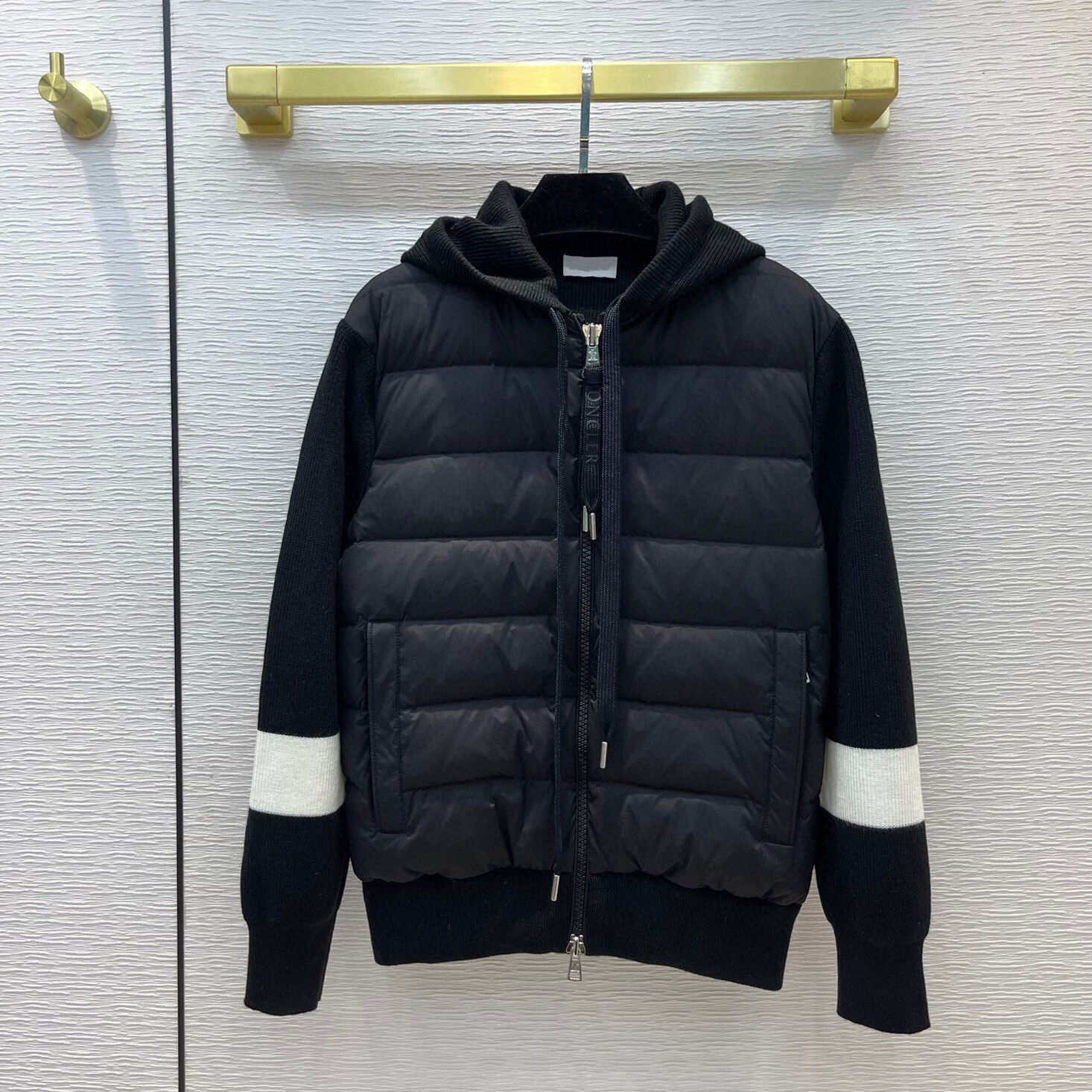 Luxury France Mens maya down jacket Knit stitching Embroidered Knitted designer brand women Parkas Panel Casual coats Bomber jackets, Supplement (not shipped separately)
Luxury France Mens maya down jacket Knit stitching Embroidered Knitted designer brand women Parkas Panel Casual coats Bomber jackets, Supplement (not shipped separately)