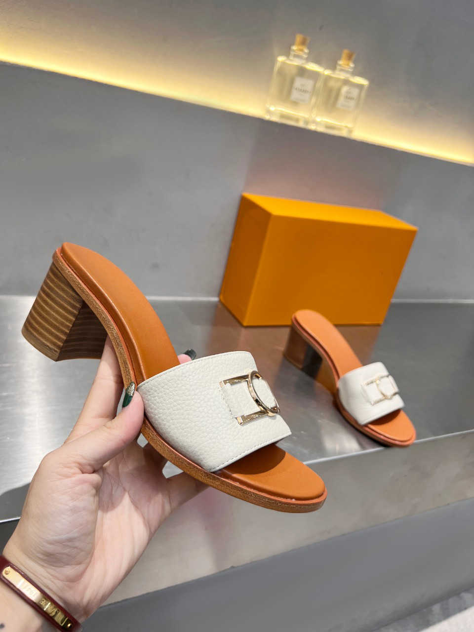 Women Heel Slippers Sandals LOCK IT FLAT MULE Monogrames Canvas gold Circle Indoor Slipper Summer Designer Top Luxury Fashion Ladies Beach Flat Flip Flops, Customized
Women Heel Slippers Sandals LOCK IT FLAT MULE Monogrames Canvas gold Circle Indoor Slipper Summer Designer Top Luxury Fashion Ladies Beach Flat Flip Flops, Customized