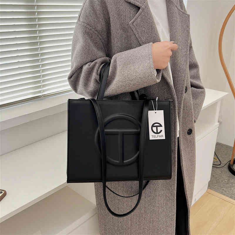 Small Simple Shopping Bag Texture Handbag Women's Large Capacity One Shoulder Messenger Tote Bag, White
Small Simple Shopping Bag Texture Handbag Women's Large Capacity One Shoulder Messenger Tote Bag, White