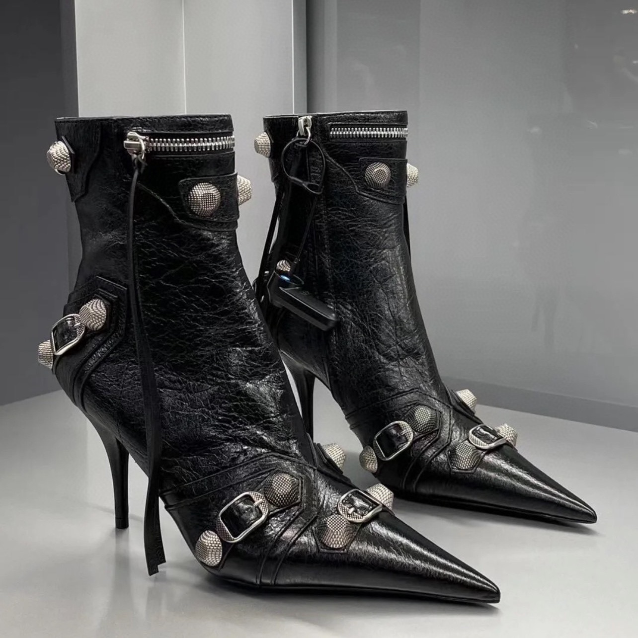 Luxury Genuine Leather Slim High Heel Ankle Boots Metal Buckle Rivet Chain Designer Shoes Fashion Comfortable Pointed Toe Stiletto Party Short Boots, Pink
Luxury Genuine Leather Slim High Heel Ankle Boots Metal Buckle Rivet Chain Designer Shoes Fashion Comfortable Pointed Toe Stiletto Party Short Boots, Pink