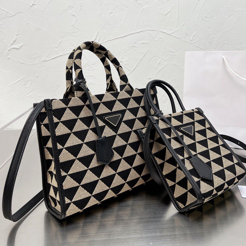 Designer 2022 Top Designer Shoulder Bags Womens Handbag Purse large small Tote bag Fashion Style Triangle decoration Luxury Crossbody Clutch High Quality Totes, Black 5
Designer 2022 Top Designer Shoulder Bags Womens Handbag Purse large small Tote bag Fashion Style Triangle decoration Luxury Crossbody Clutch High Quality Totes, Black 5