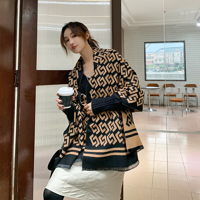 Designer Silk Scarf Geometric Pattern Imitation Luxury Cashmere Scarves Retro Double-sided Thickened Scarf Shawl Women
Designer Silk Scarf Geometric Pattern Imitation Luxury Cashmere Scarves Retro Double-sided Thickened Scarf Shawl Women