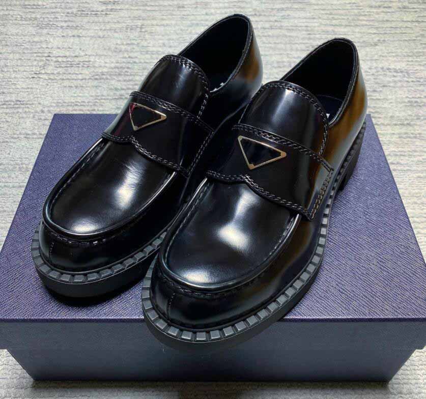 Super quality leather flats men casual loafers shoes black genuine leathers platform sole shoe Monolith Brushed round P shoe box 38-45
Super quality leather flats men casual loafers shoes black genuine leathers platform sole shoe Monolith Brushed round P shoe box 38-45