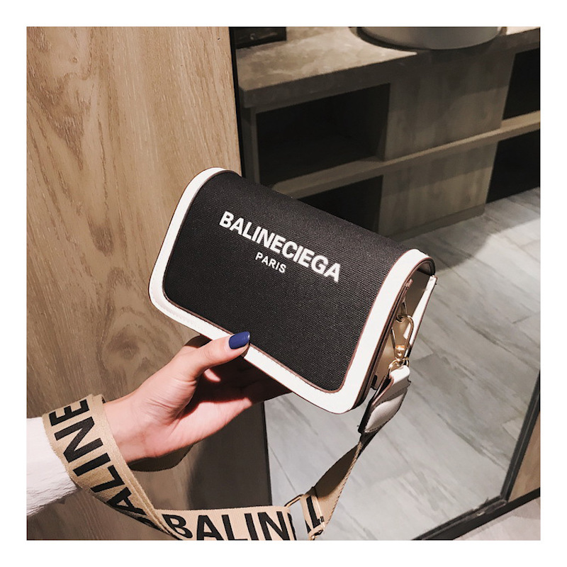 Summer Women Purse and Handbags bag 2022 New Fashion Casual Small Square Bags High Quality null Unique designer crossbody Shoulder Messenger bags, Empty box
Summer Women Purse and Handbags bag 2022 New Fashion Casual Small Square Bags High Quality null Unique designer crossbody Shoulder Messenger bags, Empty box