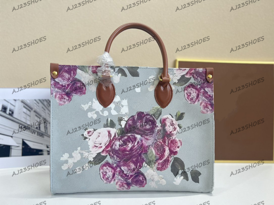 Onthego MM Totes Fall-Winter 2022ss show Tote Bags 35cm On The Go Fullset Garden Women Shopper Handbag Sliver Shoulder Bag Flower Patterns, 01
Onthego MM Totes Fall-Winter 2022ss show Tote Bags 35cm On The Go Fullset Garden Women Shopper Handbag Sliver Shoulder Bag Flower Patterns, 01