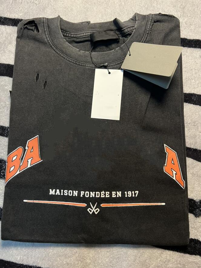 Designer 22SS Summer Men's T-Shirts Ripped Ripped Womens Retro White Black Business Letter Shirts Sizes XS-L, No2
Designer 22SS Summer Men's T-Shirts Ripped Ripped Womens Retro White Black Business Letter Shirts Sizes XS-L, No2