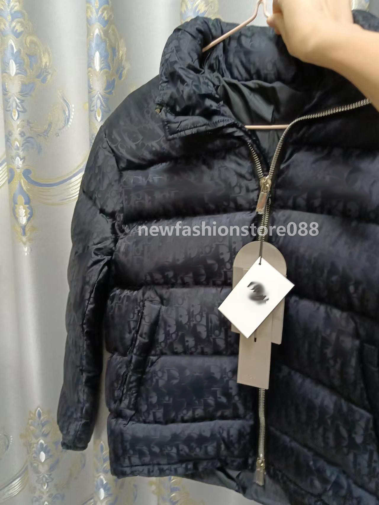 Designer Puffer Winter Down Duck Doudoune 90 Thickening Warm Coat High Quality Men Down Jackets Winterjacke 001
Designer Puffer Winter Down Duck Doudoune 90 Thickening Warm Coat High Quality Men Down Jackets Winterjacke 001
