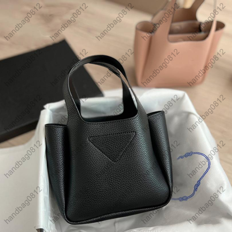 Designers luxurys women handbags solid color bag letter triangle woman handbag temperament versatile ladies shoulder bags high quality Wallets good nice, Customize
Designers luxurys women handbags solid color bag letter triangle woman handbag temperament versatile ladies shoulder bags high quality Wallets good nice, Customize