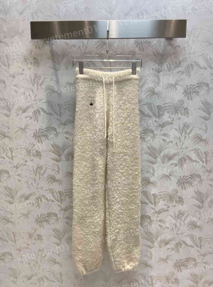 Designer Women Pants Capris 2022AW Teddy Knitted Sweatpants Star Letter Logo Embroidery Comfortable And Warm Cargo Pants Womens Clothing 0912
Designer Women Pants Capris 2022AW Teddy Knitted Sweatpants Star Letter Logo Embroidery Comfortable And Warm Cargo Pants Womens Clothing 0912