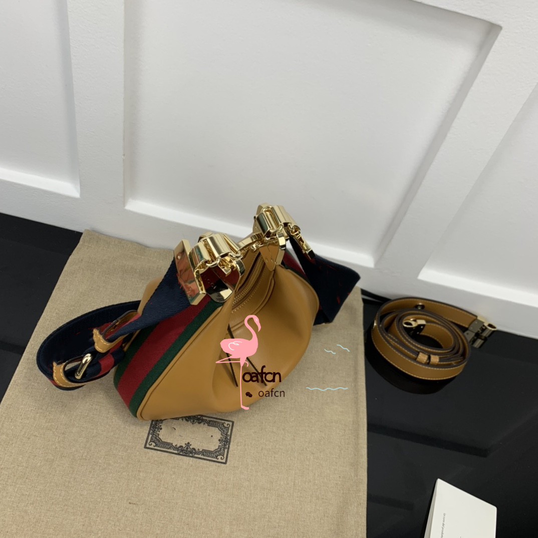 Top Tier 10A Mirror Quality Luxuries Designers Attache Shoulder Bag Large Womens Real Leather Handbag Canvas Zipper Gold Bag Crossbody Small, Beige 35*32*6cm
Top Tier 10A Mirror Quality Luxuries Designers Attache Shoulder Bag Large Womens Real Leather Handbag Canvas Zipper Gold Bag Crossbody Small, Beige 35*32*6cm