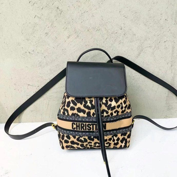 Brand 22SS women's backpack Pu leather Hot Design woman Backpacks Fashion Student High Sport Capacity men 7colors 23x15.5x29.5cm, Black flower 3020
Brand 22SS women's backpack Pu leather Hot Design woman Backpacks Fashion Student High Sport Capacity men 7colors 23x15.5x29.5cm, Black flower 3020