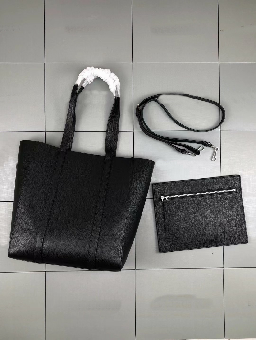Designer Everyday Tote Bags Black Calf Leather Handbag Slim Handle Durable Shopping Bag Internal Zip Pocket Letter Embossed Totes Fashion Wallet Purse Made in Italy
Designer Everyday Tote Bags Black Calf Leather Handbag Slim Handle Durable Shopping Bag Internal Zip Pocket Letter Embossed Totes Fashion Wallet Purse Made in Italy