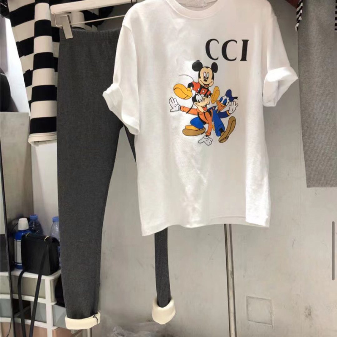 new and summer men's women's T-shirt designer Black and White with the same cotton trend hip-hop couple short sleeves Asian yardage -3XL
new and summer men's women's T-shirt designer Black and White with the same cotton trend hip-hop couple short sleeves Asian yardage -3XL