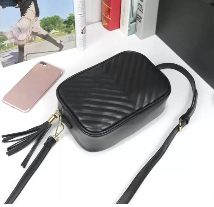 Handbag Women Luxurys Designers Bags 2021 6-color Casual travel tassel small square bag PU material fashion shoulder bag's wallet 1911# 23 16 7cm, Red
Handbag Women Luxurys Designers Bags 2021 6-color Casual travel tassel small square bag PU material fashion shoulder bag's wallet 1911# 23 16 7cm, Red