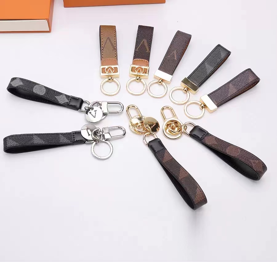 Keychains Lanyards Fashion Key Buckle Car Keychain Handmade Leather Keychains Men Women Bag Pendant Accessories
Keychains Lanyards Fashion Key Buckle Car Keychain Handmade Leather Keychains Men Women Bag Pendant Accessories