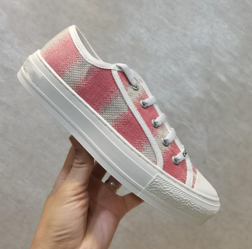 Fashion Women's Dress shoes Ladies breathable sneakers Top Quality Shoe Woman casual comfortable embroidery shoes D04514
Fashion Women's Dress shoes Ladies breathable sneakers Top Quality Shoe Woman casual comfortable embroidery shoes D04514