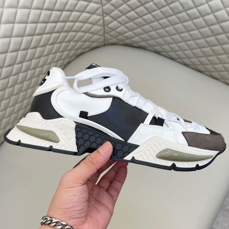 Womens Mens sports Shoes Mixed-material Airmaster sneakers women Fashion Daymaster designs with contrasting calfskin suede and rubber details Sizes 35-46
Womens Mens sports Shoes Mixed-material Airmaster sneakers women Fashion Daymaster designs with contrasting calfskin suede and rubber details Sizes 35-46