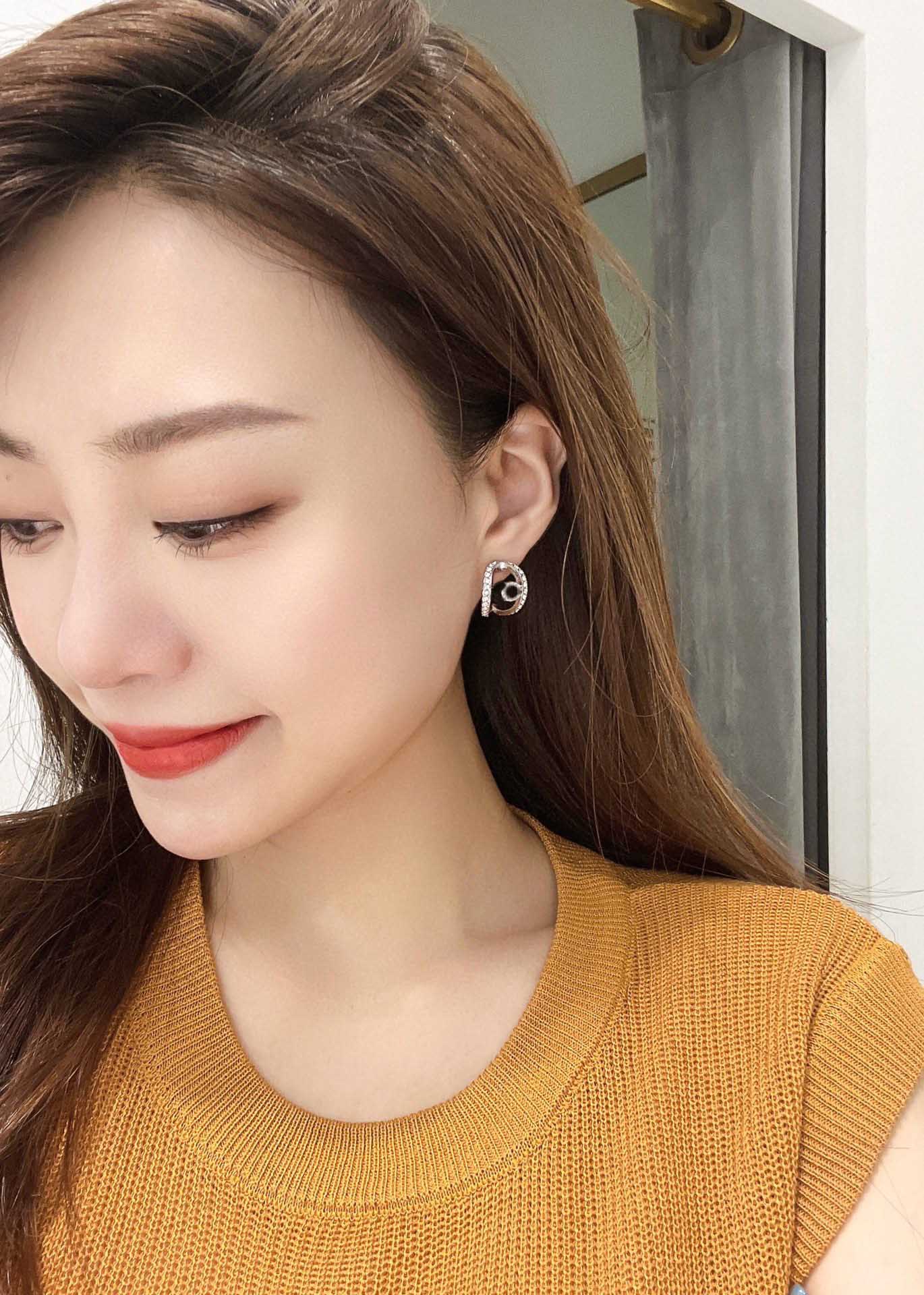 2022 Top quality Charm stud earring with sparkly diamond and hollow design in silver plated for women engagement jewery have box stamp PS7041A