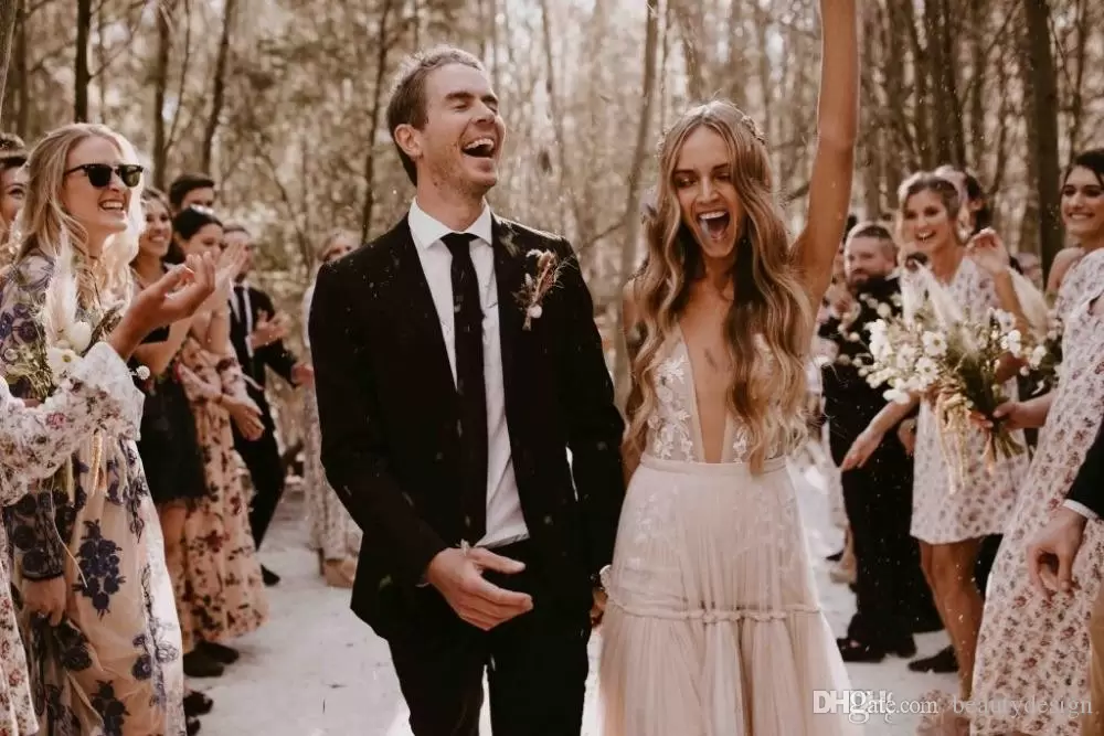 2022 Boho Country Wedding Dresses Bridal Gown with Lace Applique Straps Sweep Train Plunging V Neck A Line Custom Made Plus Size Vestido De Novia