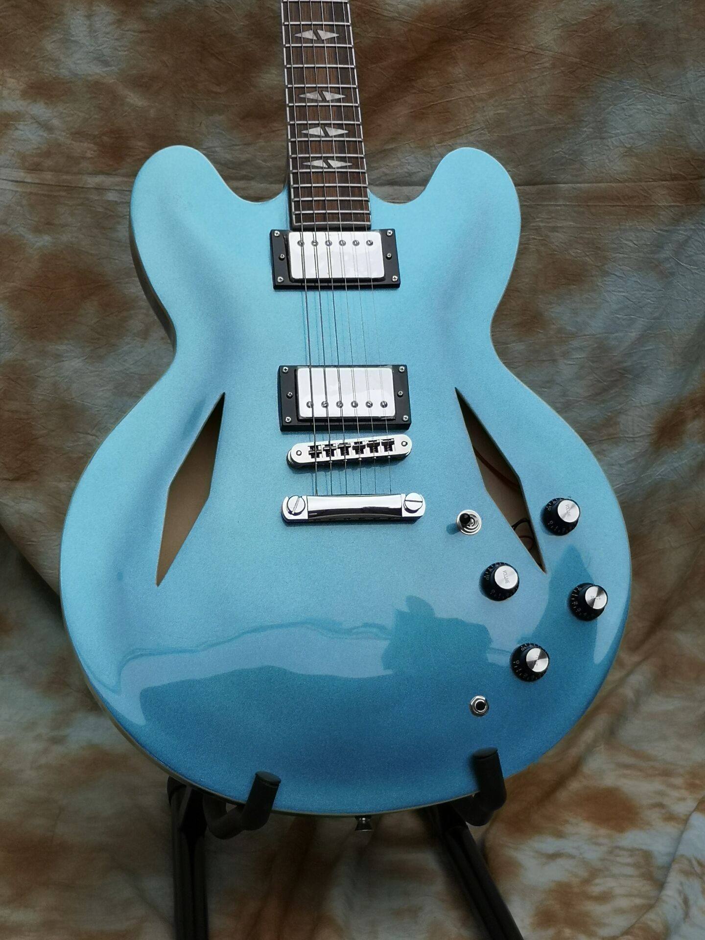 Limited Time Sale Dave Grohl DG 335 Electric Guitar Semi Hollow Body Jazz Metalic Blue Guitars
Limited Time Sale Dave Grohl DG 335 Electric Guitar Semi Hollow Body Jazz Metalic Blue Guitars